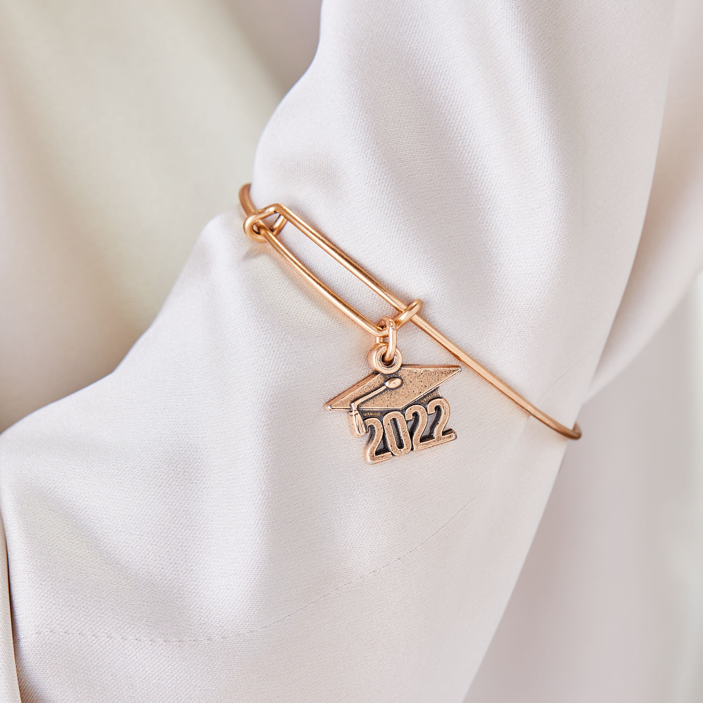 2022-graduation-cap-charm-bangle-bracelet-model-AA612522EWBRG.jpg