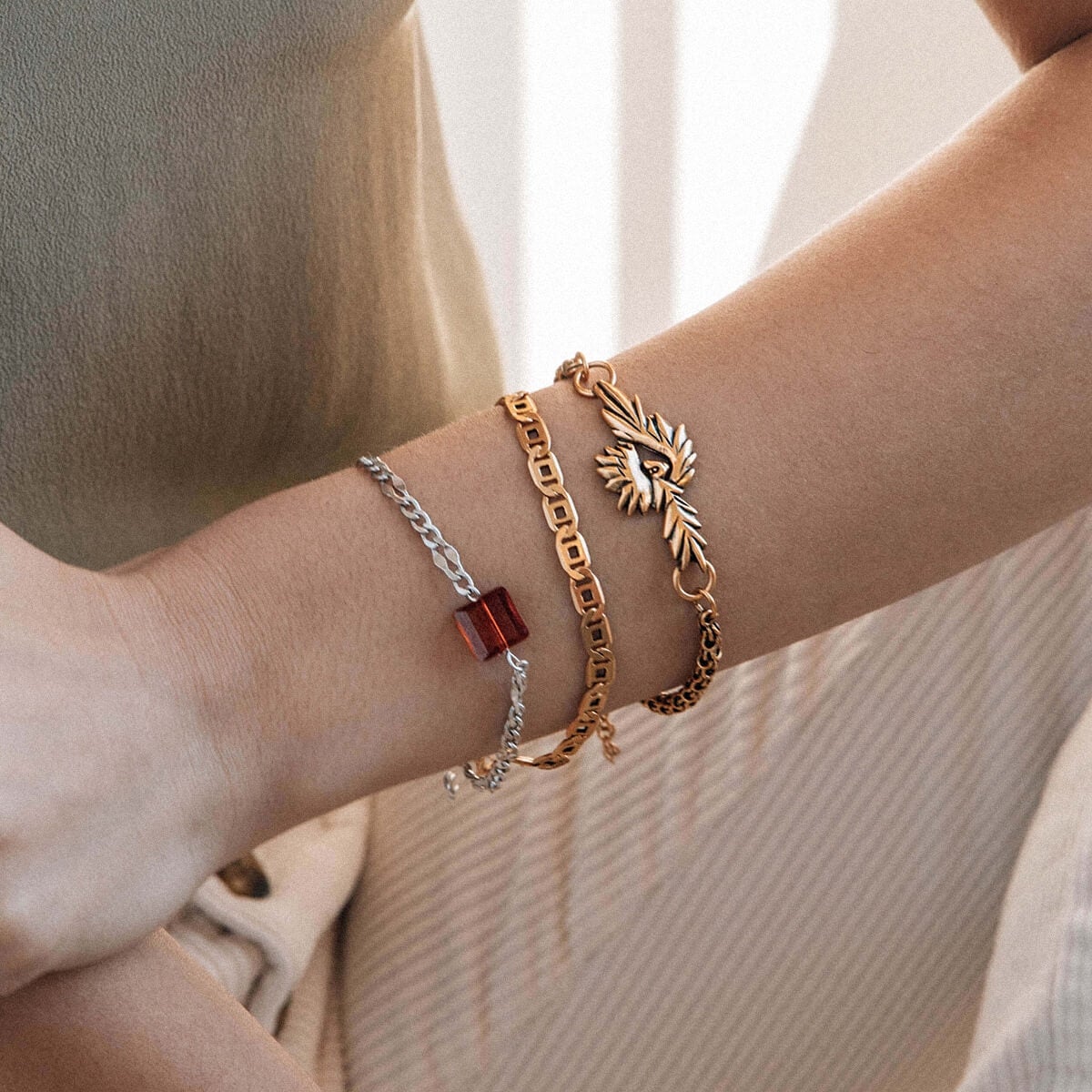 generic_v66-spring-alt_chain-bracelets_1.jpg