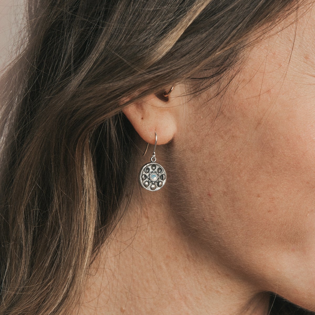 posearring-silver-1_1.jpg