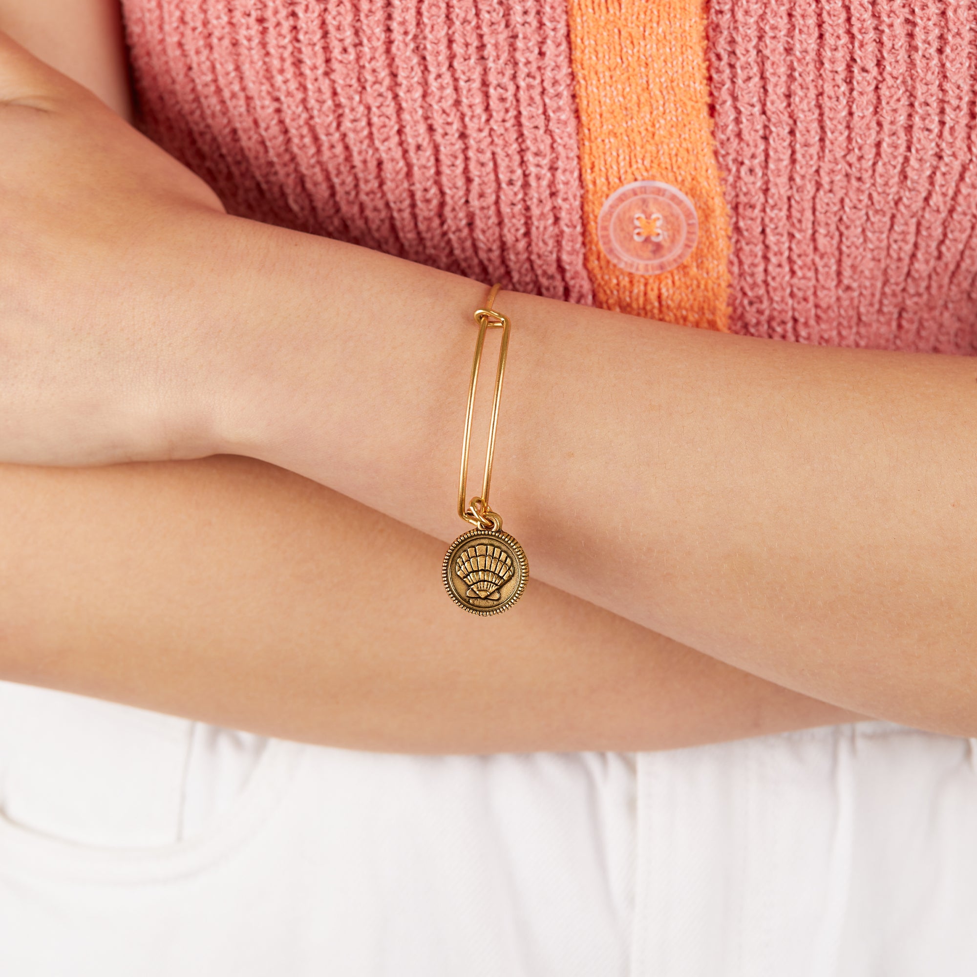 seashell-charm-bangle-ii-gold-A21EBSSRG.jpg